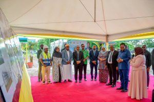 Dkt. Nchimbi Aweka Jiwe la Msingi wa Maabara za Sayansi na Skuli ya Kilimo SUZANa mwandishi wet(1)