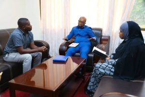 Kaimu Makamu Mkuu wa Chuo Kikuu cha Taifa Zanzibar SUZA Prof. Abdi Talib Abdlalla amepokea ugen (4)